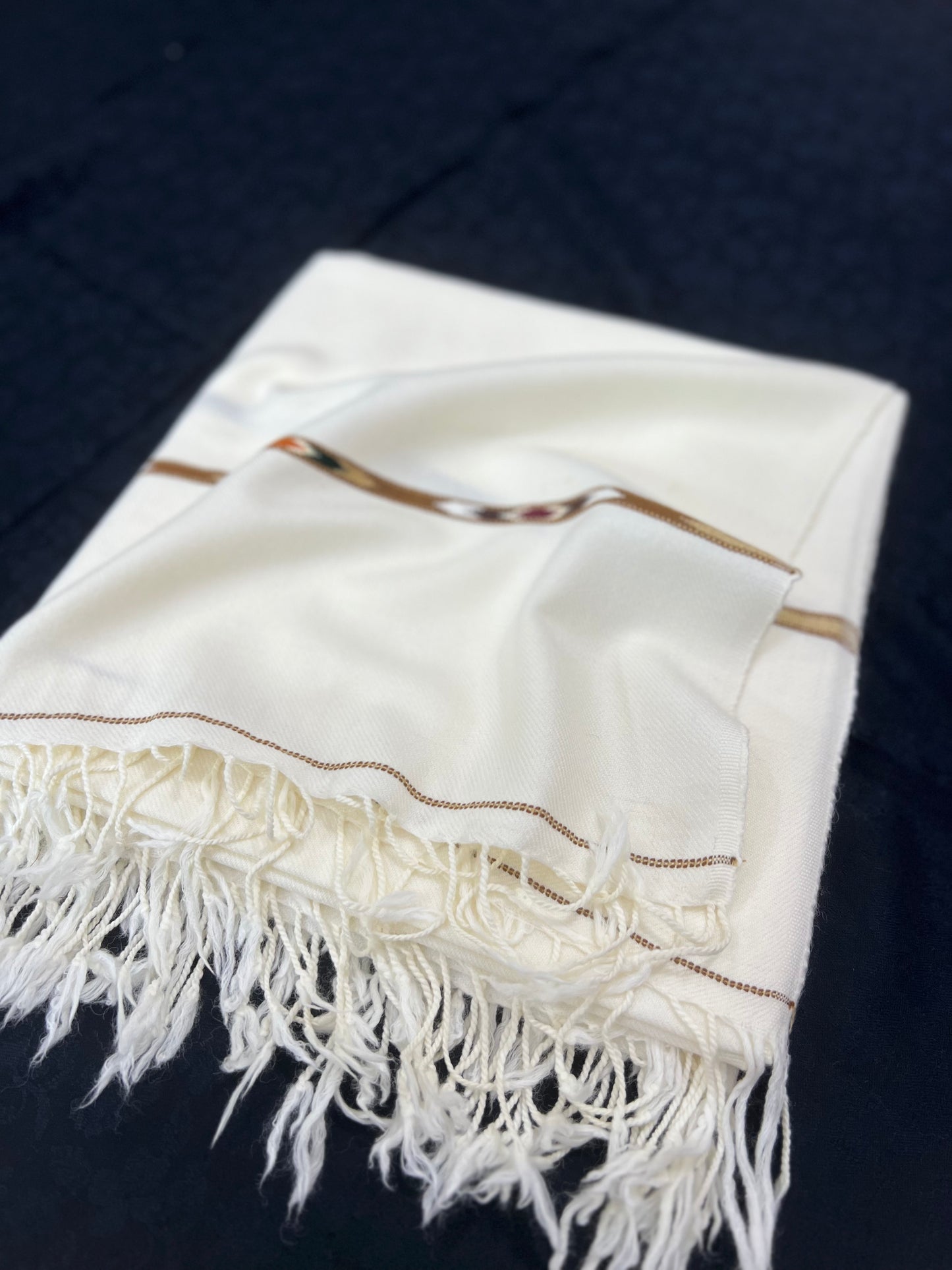 Luxurious White Sayedar Pure Australian Wool Shawl - Hand-Made & Premium Quality