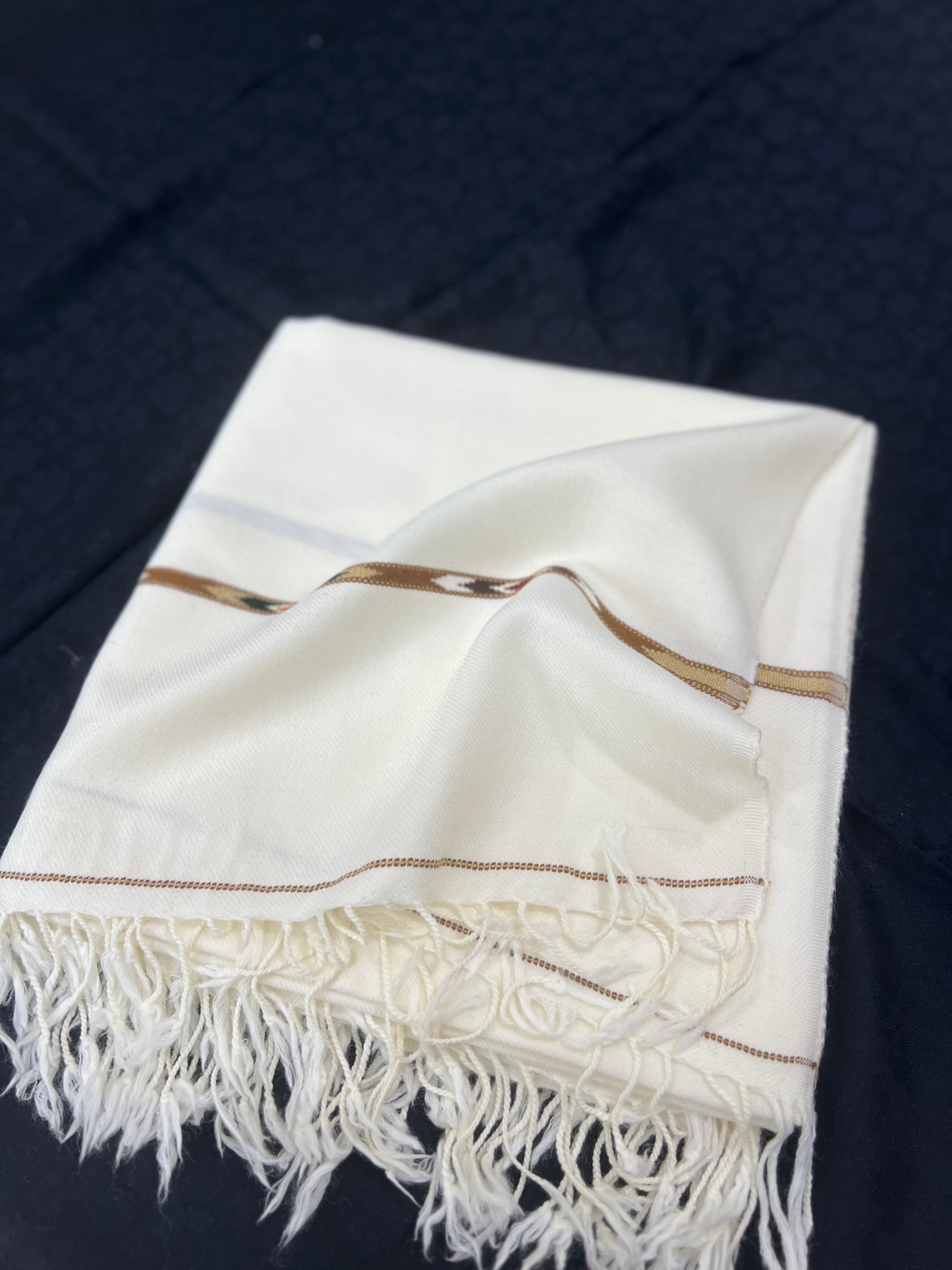 Luxurious White Sayedar Pure Australian Wool Shawl - Hand-Made & Premium Quality
